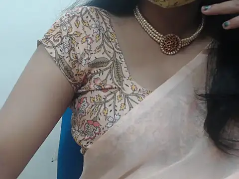 Snapshot of Lovely_Siri_23 chatting on February 11, 5:45 am Lovely Siri 23 online show from February 11, 5:45 am