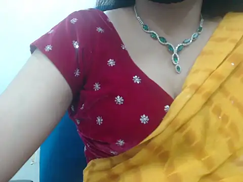 Snapshot of Lovely_Siri_23 chatting on April 10, 5:17 pm Lovely Siri 23 online show from April 10, 5:17 pm