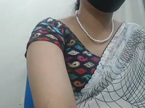 Snapshot of Lovely_Siri_23 chatting on April 22, 5:54 am Lovely Siri 23 online show from April 22, 5:54 am
