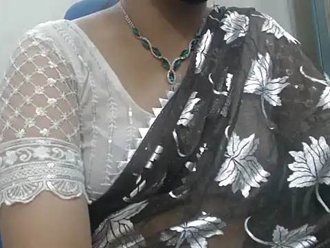 Snapshot of Lovely_Siri_23 chatting on May 10, 10:37 pm Lovely Siri 23 online show from May 10, 10:37 pm