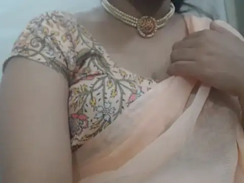 Snapshot of Lovely_Siri_23 chatting on May 18, 5:24 am Lovely Siri 23 online show from May 18, 5:24 am