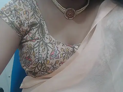 Snapshot of Lovely_Siri_23 chatting on May 18, 5:30 pm Lovely Siri 23 online show from May 18, 5:30 pm
