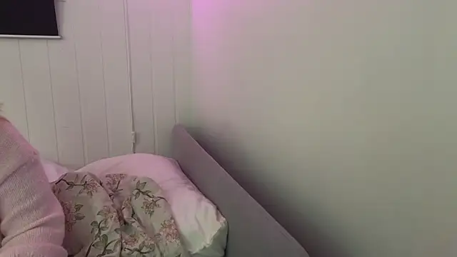 Snapshot of lilleambi chatting on January 3, 9:36 pm lilleambi online show from January 3, 9:36 pm