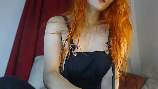 Snapshot of skinny_Raven chatting on April 17, 11:41 pm skinny Raven online show from April 17, 11:41 pm