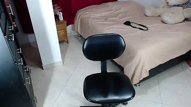 Snapshot of Tiffani_Williams chatting on January 29, 12:33 am Tiffani Williams online show from January 29, 12:33 am