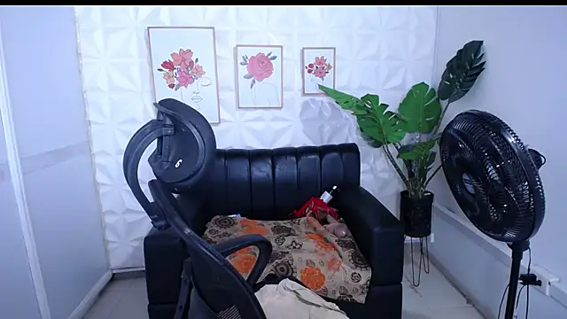 Valentinaa mature online show from December 20, 3:46 am