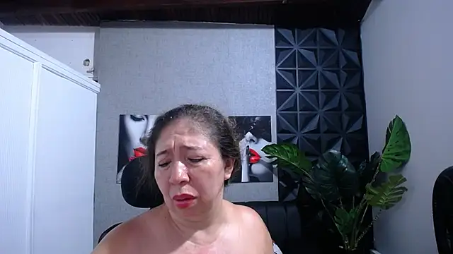 Snapshot of Valentinaa_mature chatting on May 27, 10:51 pm Valentinaa mature online show from May 27, 10:51 pm