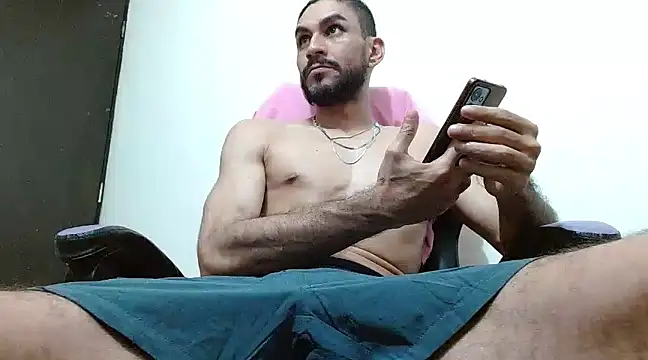 Snapshot of Money_For_masterCody chatting on January 31, 12:39 am Money For masterCody online show from January 31, 12:39 am