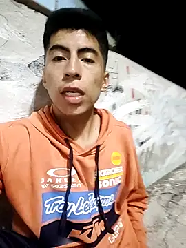 Snapshot of Alexander9827 chatting on January 9, 12:35 am Alexander9827 online show from January 9, 12:35 am