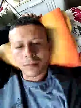 Snapshot of Somospareja1987 chatting on October 23, 5:33 pm Somospareja1987 online show from October 23, 5:33 pm