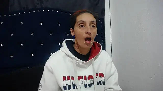 Snapshot of anyu1306 chatting on December 18, 5:48 am anyu1306 online show from December 18, 5:48 am