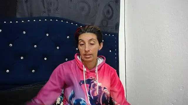 Snapshot of anyu1306 chatting on January 18, 5:10 am anyu1306 online show from January 18, 5:10 am