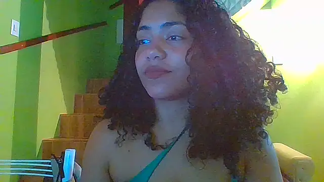 Snapshot of savanahottie chatting on August 6, 12:45 am savanahottie online show from August 6, 12:45 am