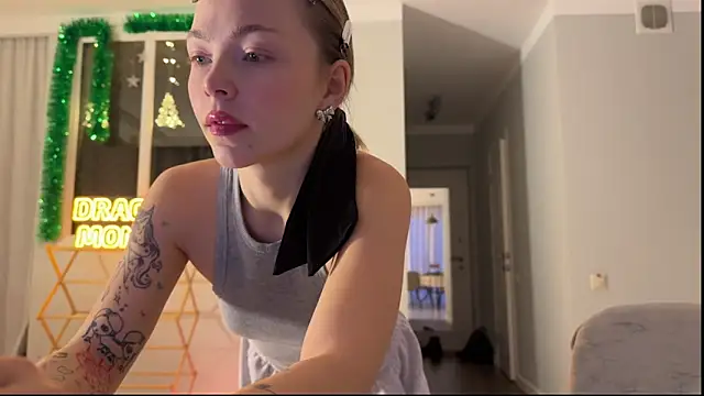 Aliceimhorny online show from December 10, 12:27 pm