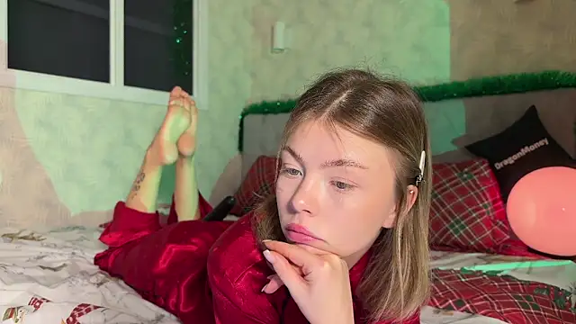 Aliceimhorny online show from December 26, 3:20 pm