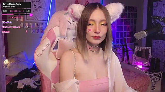 Snapshot of Evie_Ro chatting on November 22, 10:09 pm Evie Ro online show from November 22, 10:09 pm