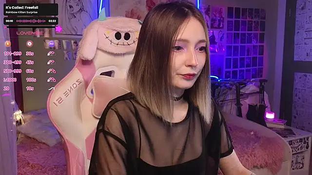 Snapshot of Evie_Ro chatting on December 1, 9:53 pm Evie Ro online show from December 1, 9:53 pm