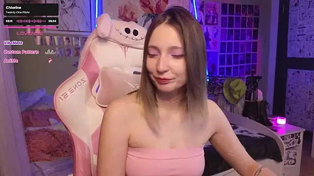 Snapshot of Evie_Ro chatting on January 8, 8:33 pm Evie Ro online show from January 8, 8:33 pm