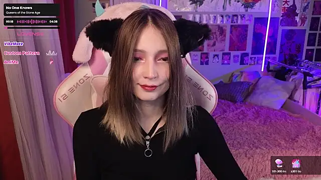 Snapshot of Evie_Ro chatting on March 1, 12:12 am Evie Ro online show from March 1, 12:12 am