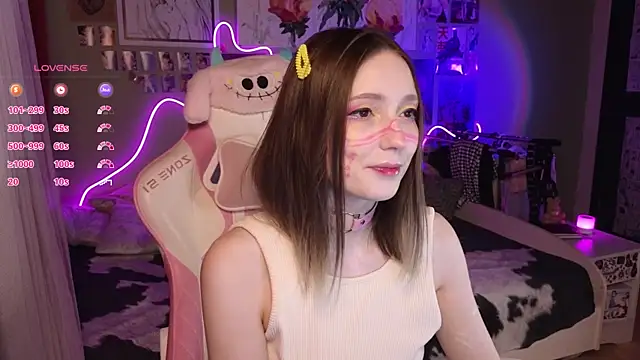 Snapshot of Evie_Ro chatting on March 27, 10:20 pm Evie Ro online show from March 27, 10:20 pm