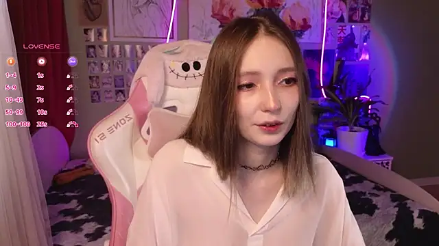 Snapshot of Evie_Ro chatting on May 1, 1:43 am Evie Ro online show from May 1, 1:43 am