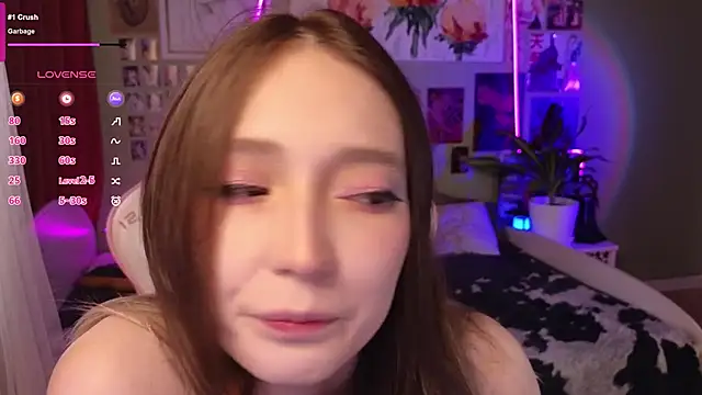 Snapshot of Evie_Ro chatting on May 3, 4:29 am Evie Ro online show from May 3, 4:29 am