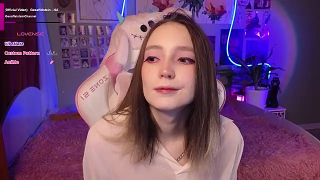 Snapshot of Evie_Ro chatting on May 10, 9:42 pm Evie Ro online show from May 10, 9:42 pm