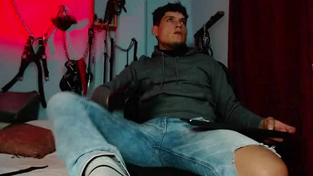 dom2travelersss online show from January 10, 11:20 pm