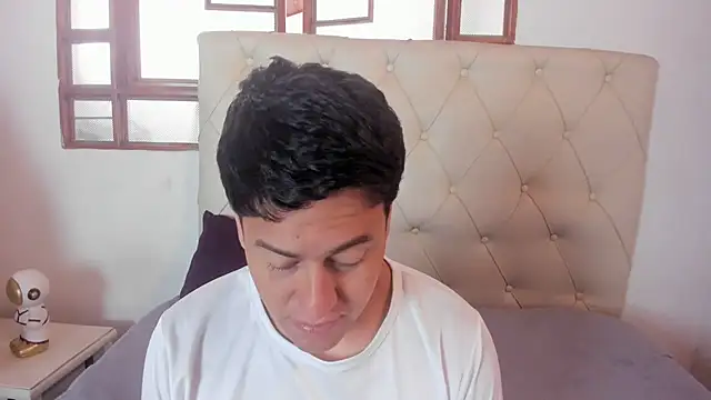 Snapshot of oliver_price1 chatting on April 22, 1:45 pm oliver price1 online show from April 22, 1:45 pm