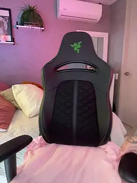 DaniDusan  online show from February 8, 8:12 pm