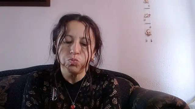 Snapshot of valeriapinter chatting on March 10, 1:49 pm valeriapinter online show from March 10, 1:49 pm