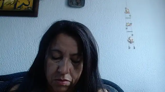 Snapshot of valeriapinter chatting on April 10, 12:43 pm valeriapinter online show from April 10, 12:43 pm