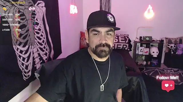 soyelcarlitos  online show from May 8, 11:10 pm