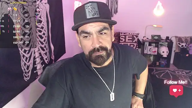 soyelcarlitos  online show from May 16, 5:04 am