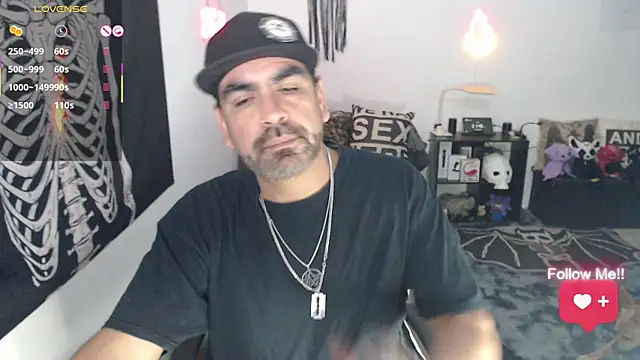 soyelcarlitos  online show from May 19, 3:46 am