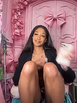 mismialove online show from February 1, 7:18 am