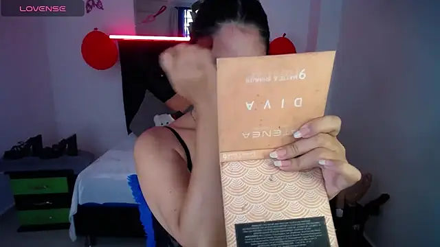 Snapshot of susan_smith18 chatting on February 19, 1:28 pm susan smith18 online show from February 19, 1:28 pm