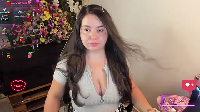 Snapshot of ainohacarter_89 chatting on May 2, 1:21 am ainohacarter 89 online show from May 2, 1:21 am