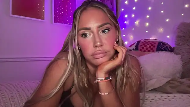 Fitnessbabe69 online show from April 5, 8:22 am